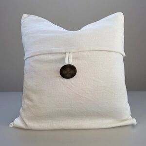 Pottery Barn Textured Linen Big Button 18x18 White Pillow Cover With Down Insert
